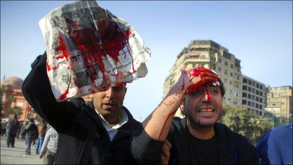 مجهولون يطلقون النار على معتصمين في القاهرة ويصيبون 9 أشخاص