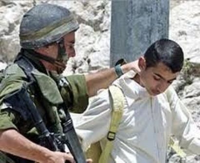  قوات الاحتلال تعتقل طفلا وتعتدي على آخرين من سلوان 