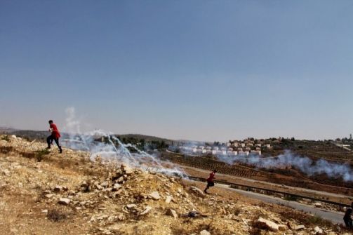  الاحتلال يقمع مسيرة النبي صالح السلمية 