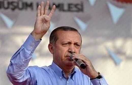  رئيس الوزراء التركي أوردغان يرفع “رابعة”رداً على سحب سفير بلاده