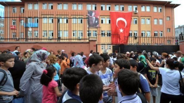 مسؤول تركي يعارض المدارس المختلطة