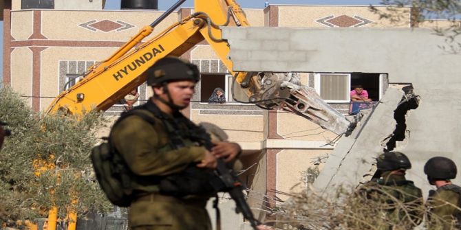 الاحتلال يهدم 12 منزلاً في قرية قلنديا و 4 منشئات في العيسوية