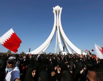 البحرينيون يتظاهرون بمناسبة اليوم العالمي للديمقراطية 