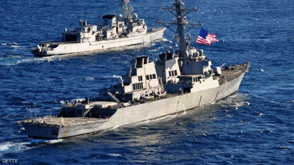 إيران تحتجز زورقين للبحرية الأميركية