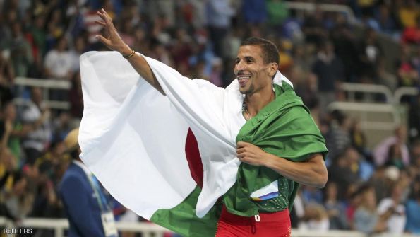 الجزائري مخلوفي يتوج بفضية سباق 800 م