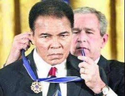  مؤسسة امريكية تمنح محمد علي كلاي ميدالية الحرية