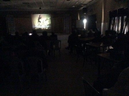 عرض فيلم ناجي في حضن حنظلة في دير البلح وسط قطاع غزة