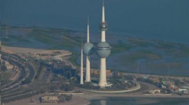  استطلاع: 64 % من الكويتيين يرفضون رفع الدعم عن الوقود والكهرباء