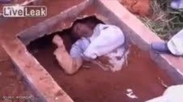  بالفيديو.. الصدفة تقود لإخراج رجل برازيلي من القبر حياً‎