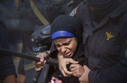 في تقرير جديد..الأورومتوسطي يستعرض شهادات قاسية حول تعرّض النساء المحتجزات تعسفياً في مصر للعنف