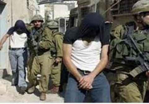  قوات الاحتلال تعتقل مواطنين والمستوطنون يعتدون على طفلة في الخليل 