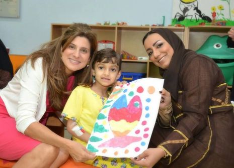 سيدة الأعمال الأردنية عبير خليل تزور مرضى مركز الحسين للسرطان 