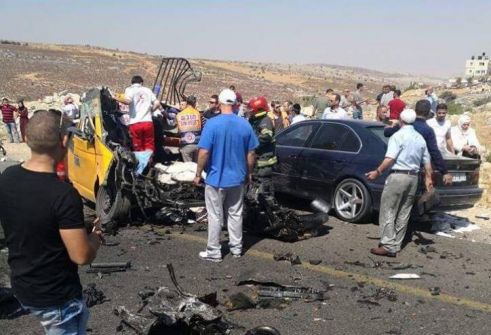  حادث سير مع حافلة للمستوطنين يودي بحياة 6 اشخاص من عائلة واحدة في رام الله