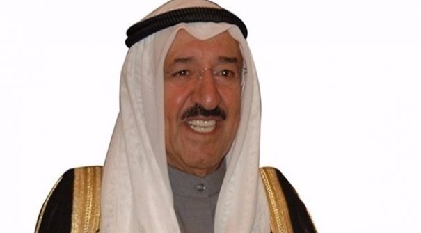 فيديو| أمير الكويت يلبي طلب مواطن دعاه لأن يكون شاهدا على عقد زواجه