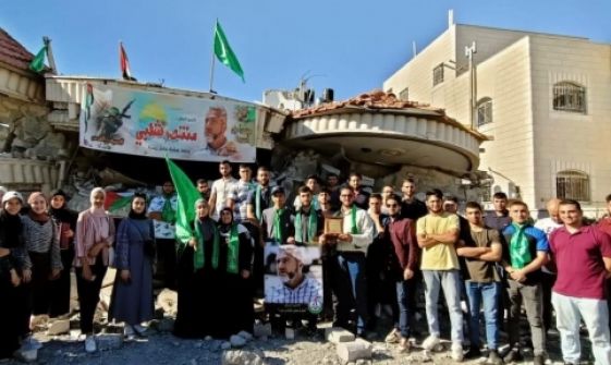 الاحتلال يحتجز 45 من طلبة بيرزيت بعد زيارتهم لعائلة الأسير الشلبي