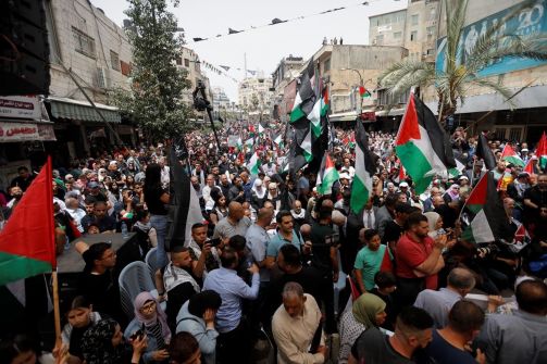  حشود من الفلسطينيين يحيون ذكرى النكبة برام الله