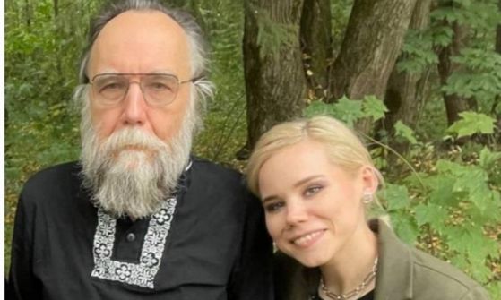 مقتل ابنة الفيلسوف دوغين المقرب من بوتين بانفجار سيارتها بموسكو