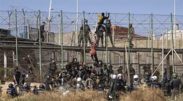 مأساة مقتل مهاجرين أفارقة عبر سياج مليلة.. هل فشلت أوروبا في احتواء الأزمة؟