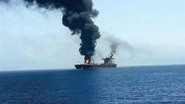 الحوثيون: استهدفنا سفينة نفط بريطانية في خليج عدن بصواريخ بحرية أدت إلى احتراقها