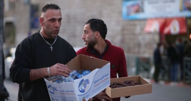 مسيحيو غزة يصومون رمضان ويفطرون على «سفرة» واحدة مع المسلمين