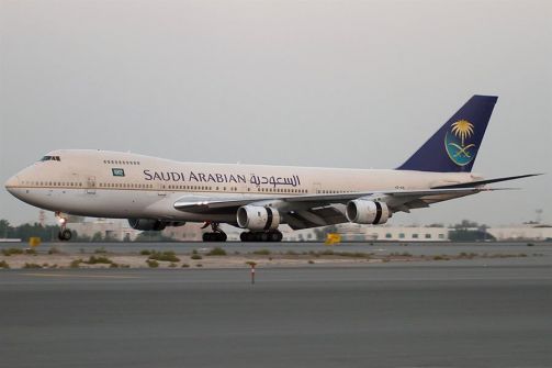 فيديو:مسافرة تجبر طائرة سعودية على العودة بعد نسيان طفلها في المطار!