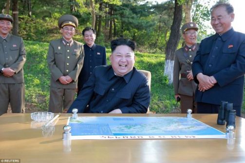 [شاهد] 3.5 مليون كوري شمالي يتطوّعون بالجيش لـ'قتال أمريكا' .. نُذُرْ حرب نووية جهنميّة تلوح بالأفق
