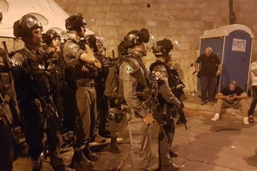21 إصابة بالرصاص- الاحتلال يهاجم المصلين بباب الاسباط