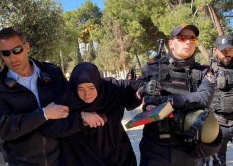 قوات الاحتلال تعتقل شابة تركية وأحد موظفي الأوقاف في الاقصى