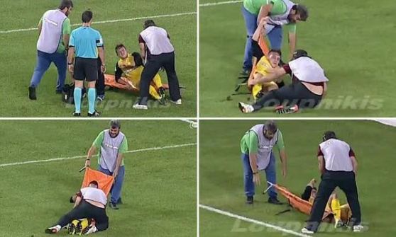  فيديو طريف.. لاعب كرة يوناني يسقط مرتين أثناء حمله على النقاله