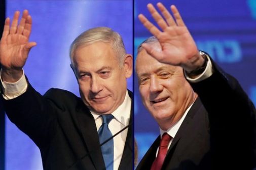 كاتب إسرائيلي : نتنياهو سيقضي على غانتس وأشكنازي بأقرب فرصة