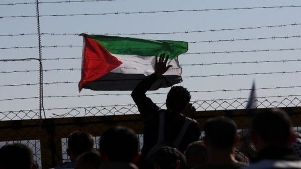 أسرى فلسطينيون يهددون بالإضراب عن الطعام