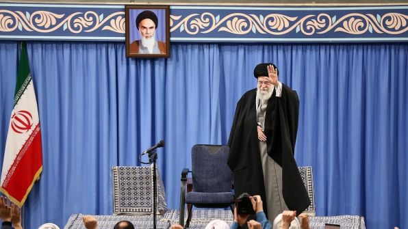 الإيرانيون يطالبون باستقالة آية الله خامنئي