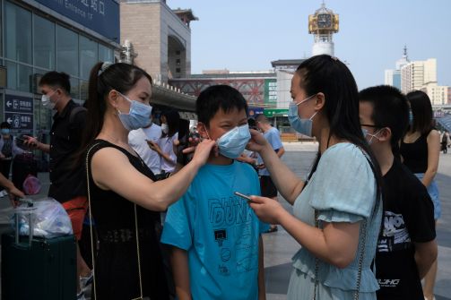 الصين تسجل أكبر عدد إصابات بكورونا بالموجة الثانية