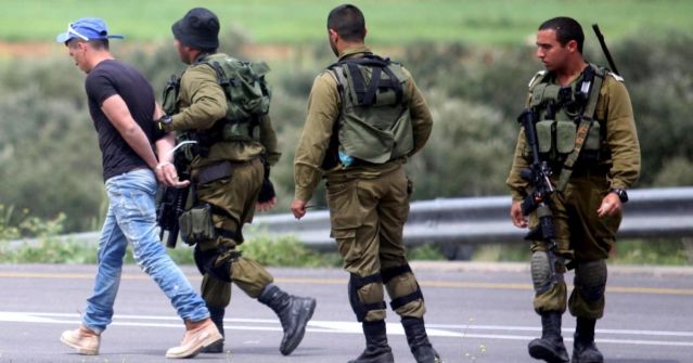 الاحتلال يعتقل عشرة مواطنين من محافظات الضفة الغربية