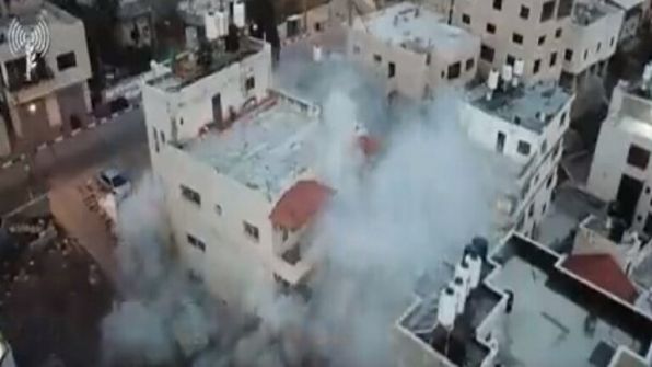 قوات الاحتلال تفجر منزل الشهيد معتز خواجا في نعلين