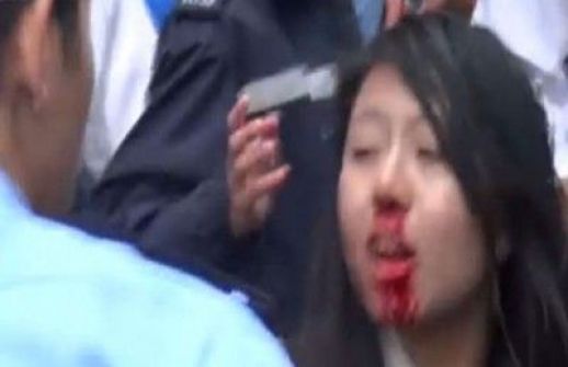  صينية مدانة بالاعتداء على شرطي بـ 'ثدييها'