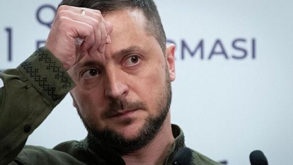 إيلون ماسك يدعو زيلينسكي إلى بدء مفاوضات مع بوتين والتوقف عن إرسال الشباب الأوكراني إلى خنادق الموت