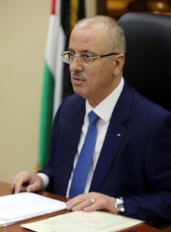 مجلس الوزراء يدين محاولة الاغتيال الغاشمة ويحمّل حركة حماس المسؤولية الكاملة عنها ويطالبها بتسليم قطاع غزة دفعة واحدة 