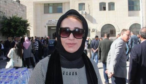 بعد اعتصام 12 يوما - نجاة ابوبكر : لن اغادر قبل حل قضيتي