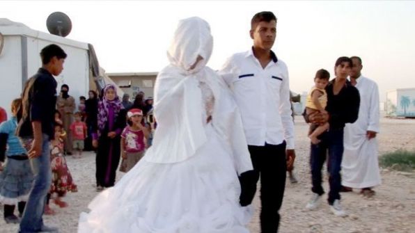 القبض على عريس خليجي و ثمانيني يزّور عقود زواج في مخيم الزعتري