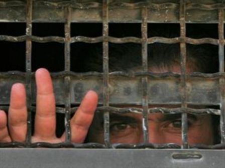 هيئة الأسرى تنشر بحثاً متخصصاً حول تعمد قوات الاحتلال إيذاء الأسرى جسدياً خلال الاعتقال