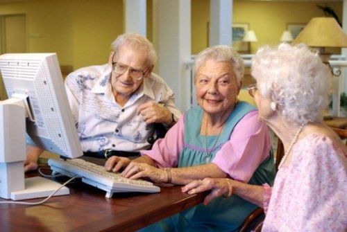 دراسة : استخدام الحواسب يحمي المسنين من الخرف 