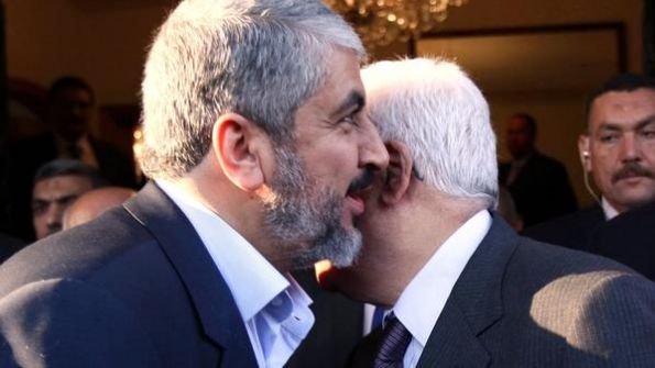 صحيفة : ترتيبات لعقد لقاء بين الرئيس عباس ومشعل في الدوحة نهاية الشهر