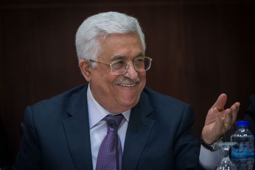 الرئيس عباس لوفد اسرائيلي:إننا نريد تحقيق السلام من خلال المفاوضات، ونرفض أي طرق أخرى ولن نسمح باللجوء إليها