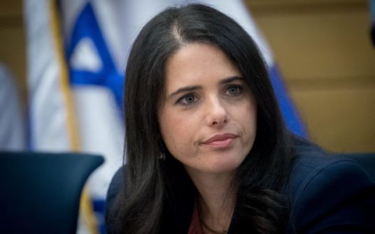 حاخامات الصهيونية الدينية ضد شاكيد: 'السياسة ليست للنساء'