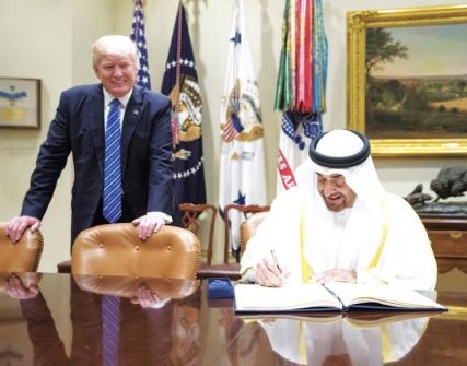 'ميدل إيست آي' ترامب يقف وراء 'زعزعة' أبوظبي لاستقرار المنطقة وشيطنة قطر