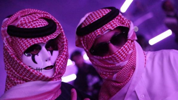 “الغارديان” تهاجم السعودية: “تغسل سمعتها” بمهرجان ساوندستورم لموسيقى البوب!