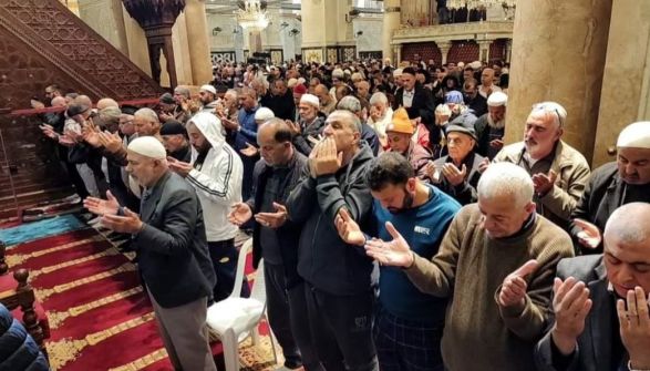 استعدادات إسرائيلية لصلاة الجمعة.. الآلاف يؤدون صلاة الفجر بالمسجد الأقصى المبارك