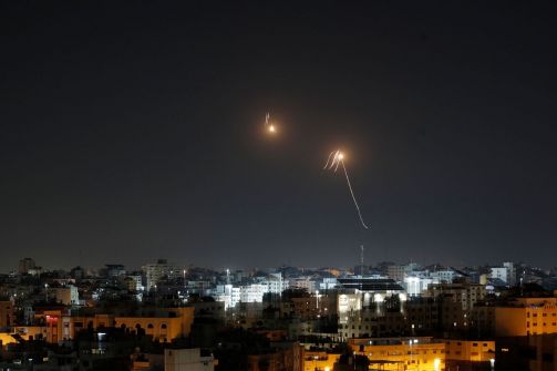 قناة عبرية: 40 صاروخًا تم إطلاقهم من غزة