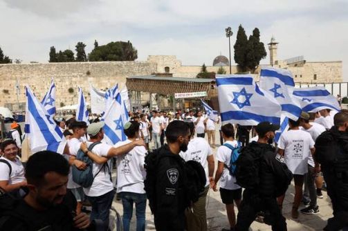 انطلاق مسيرة الأعلام الإسرائيلية وسط اعتداءات على الفلسطينيين
